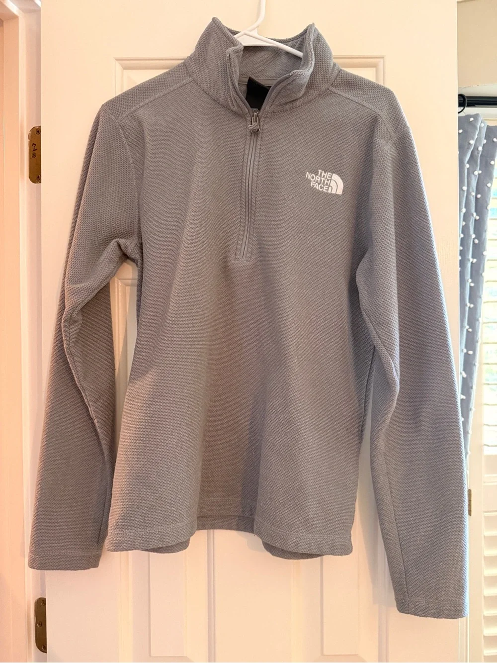 The North Face Men's Light Gray Half-Zip Pullover